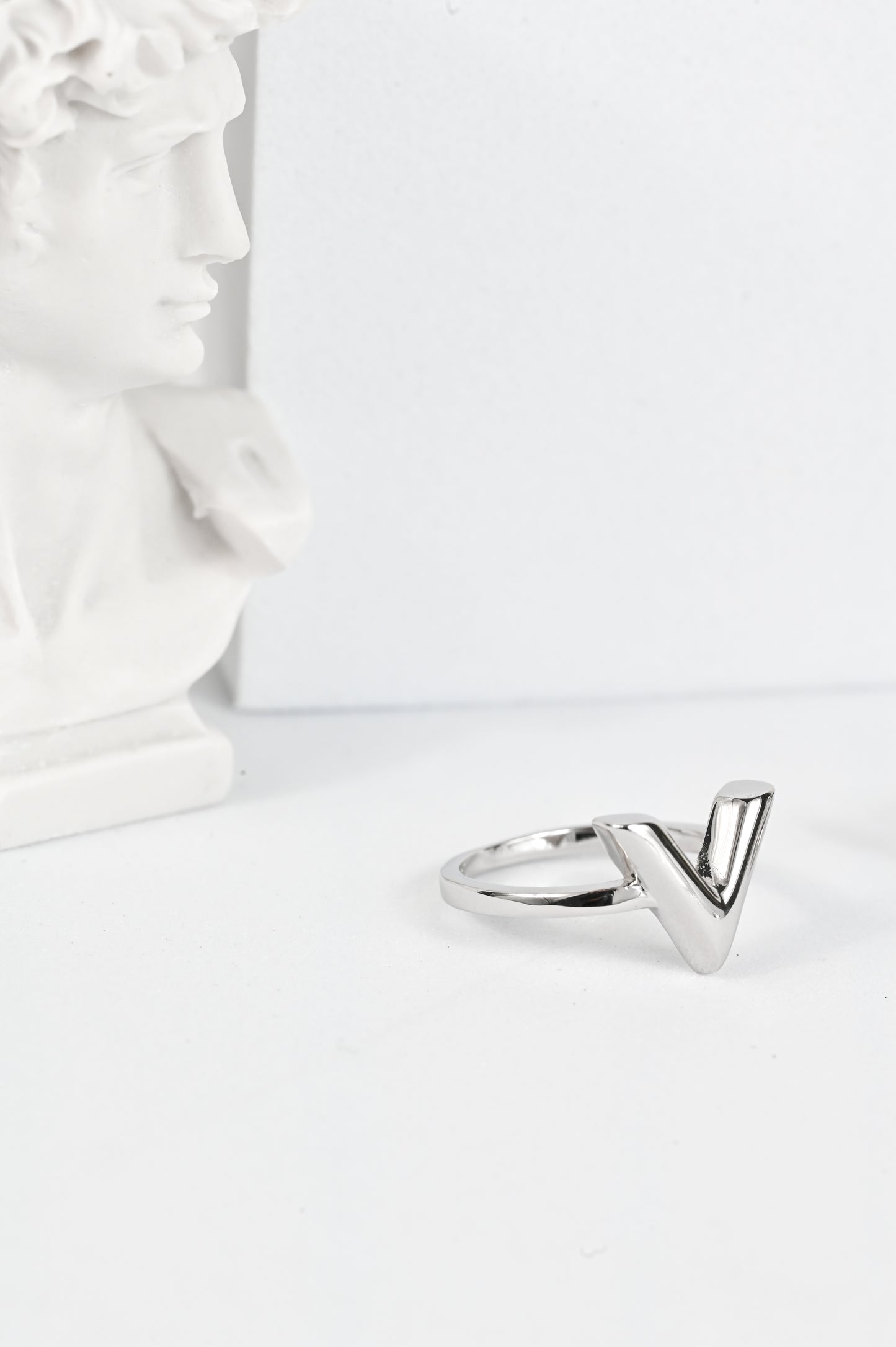 Ring "V"