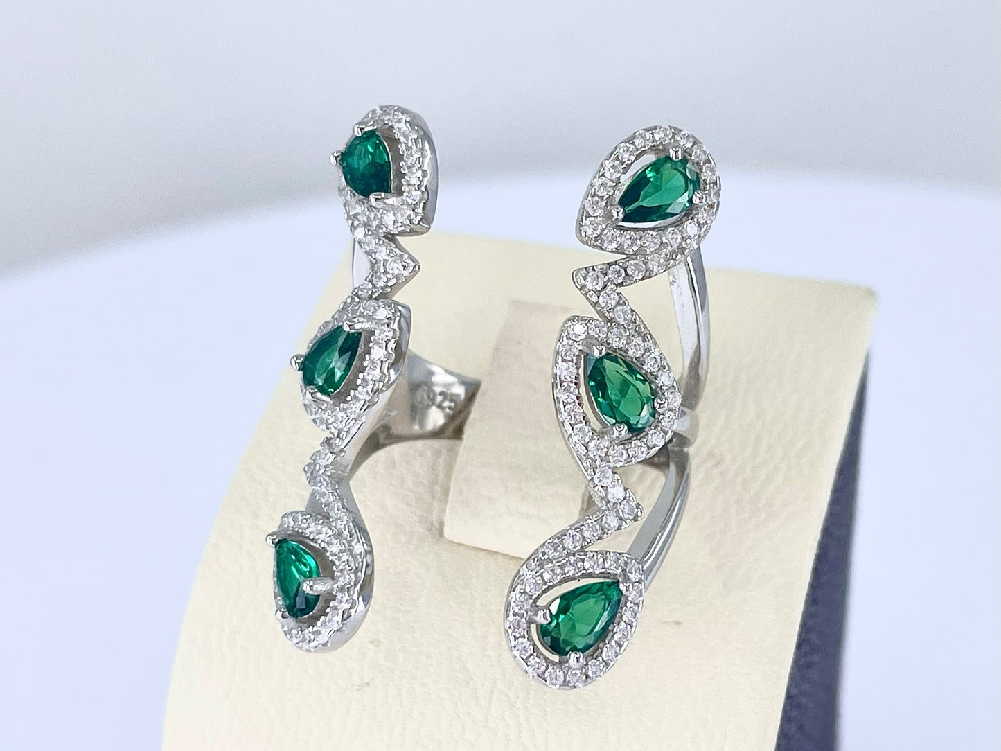 Pear-Shaped Vine Jewelry Set