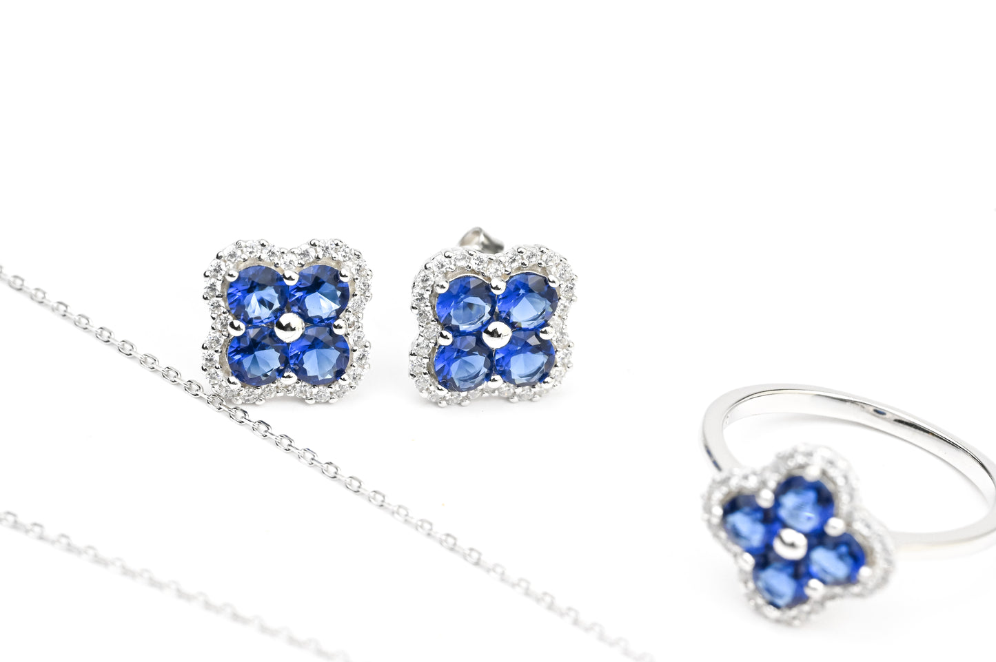 Set Blue Clover