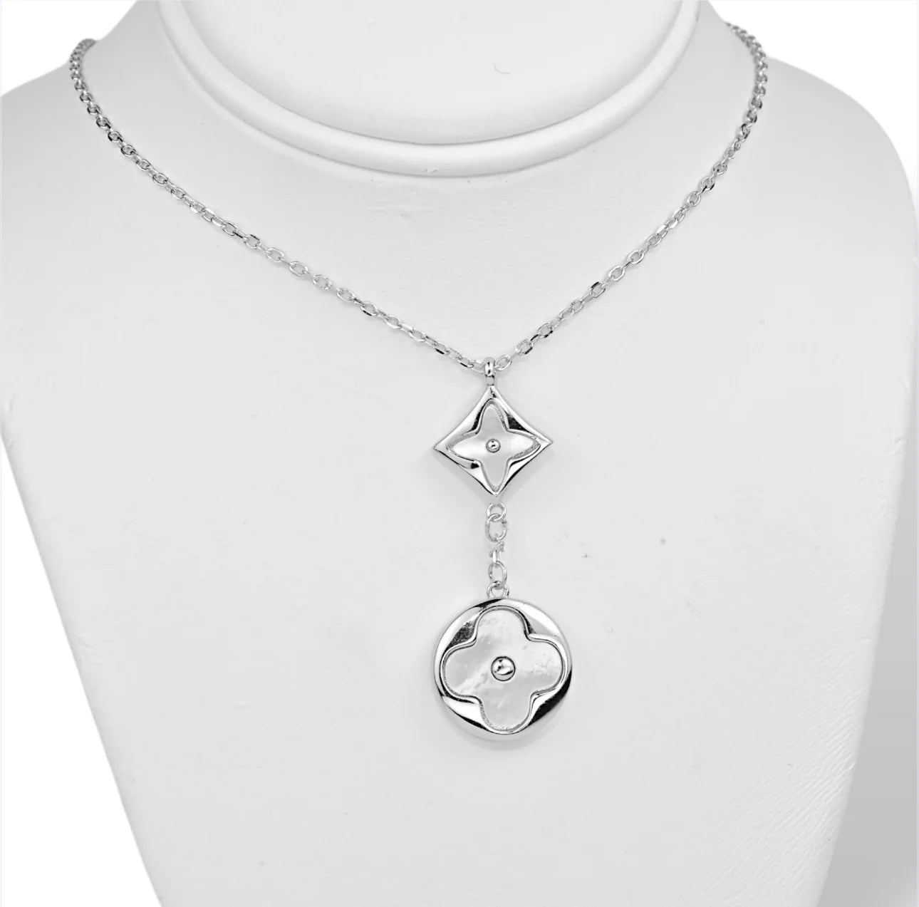 Silver Necklace Mother of Pearl Flower