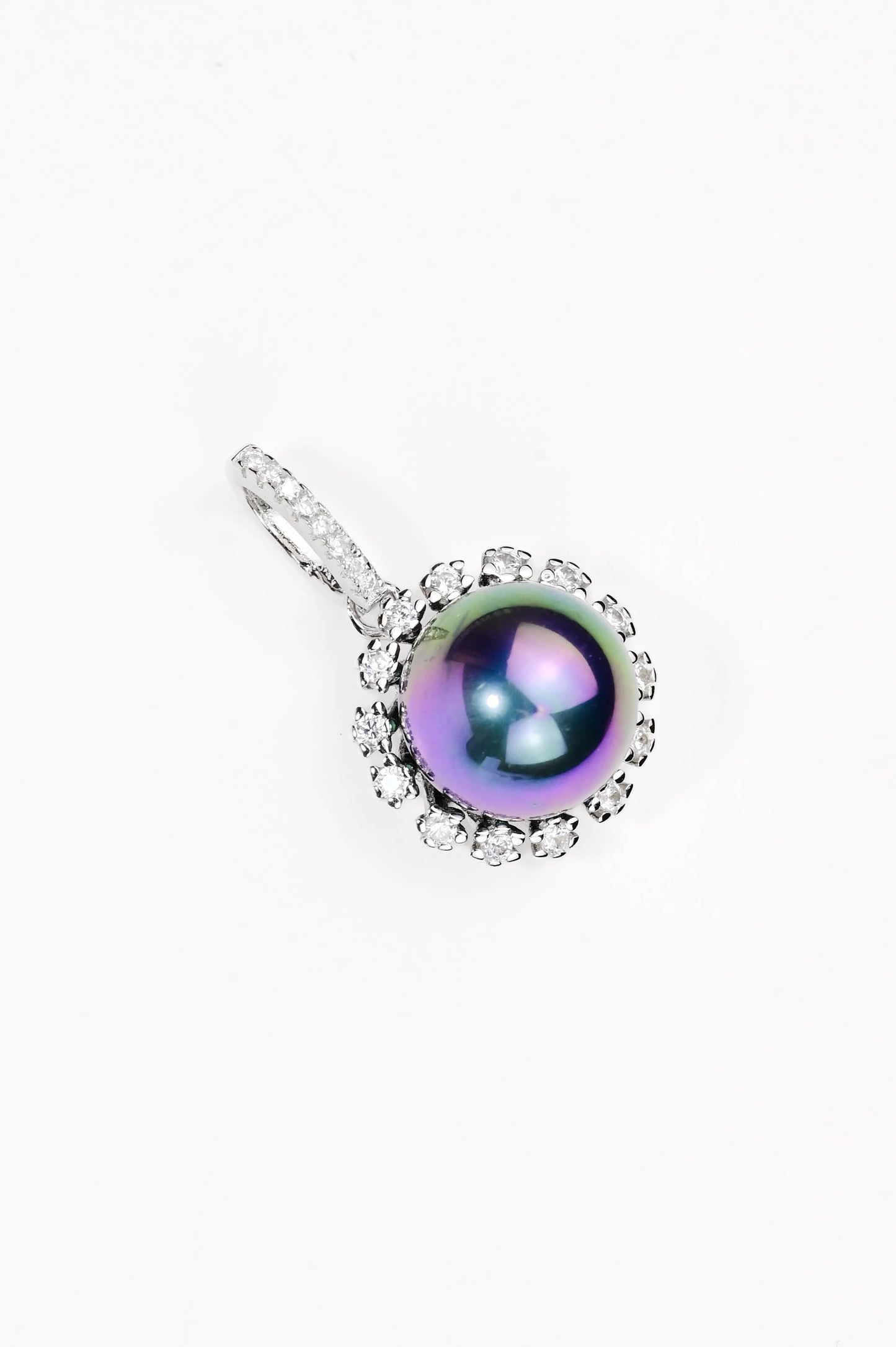 Silver Set Iridescent Pearl