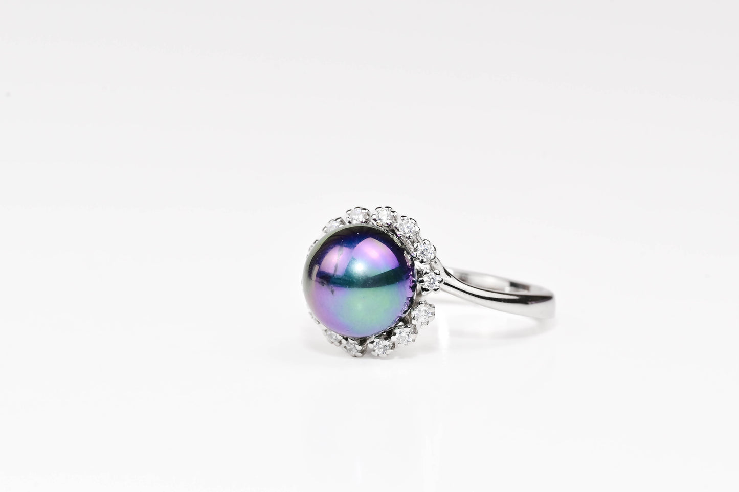 Silver Set Iridescent Pearl