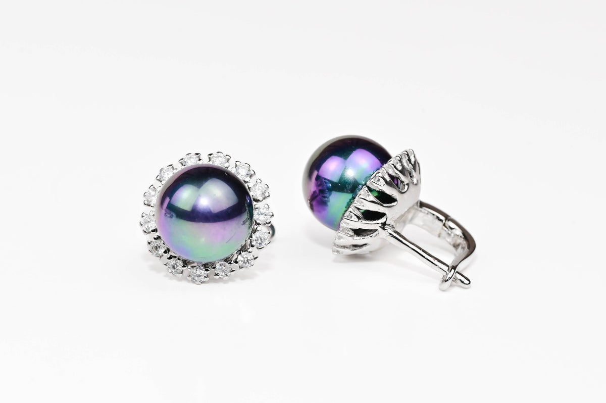 Silver Set Iridescent Pearl