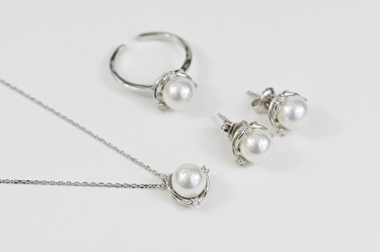 Set Pearls (Necklace,Ring,Earrings)