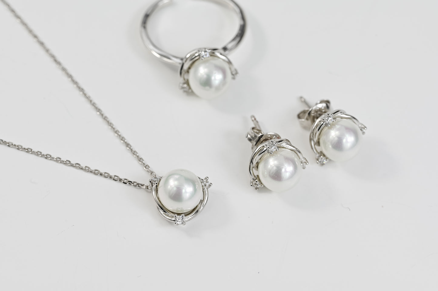 Set Pearls (Necklace,Ring,Earrings)