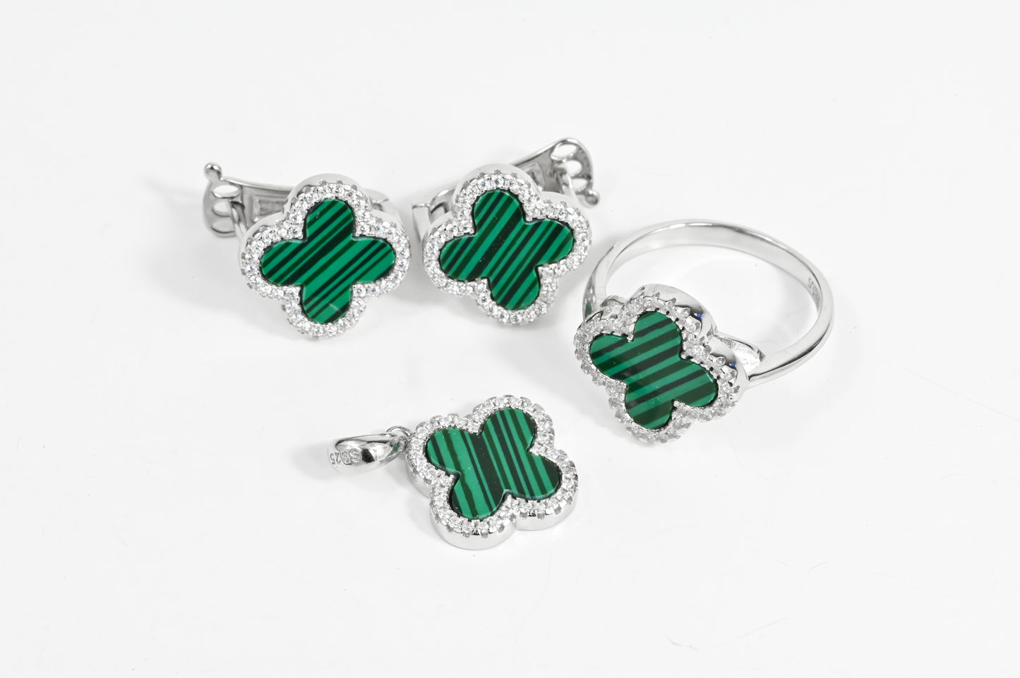 Set Malachite clover