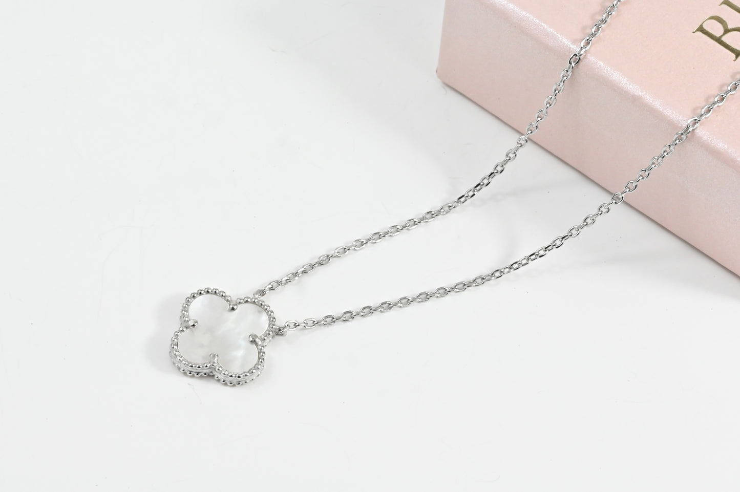 Necklace Mother of Pearl clover