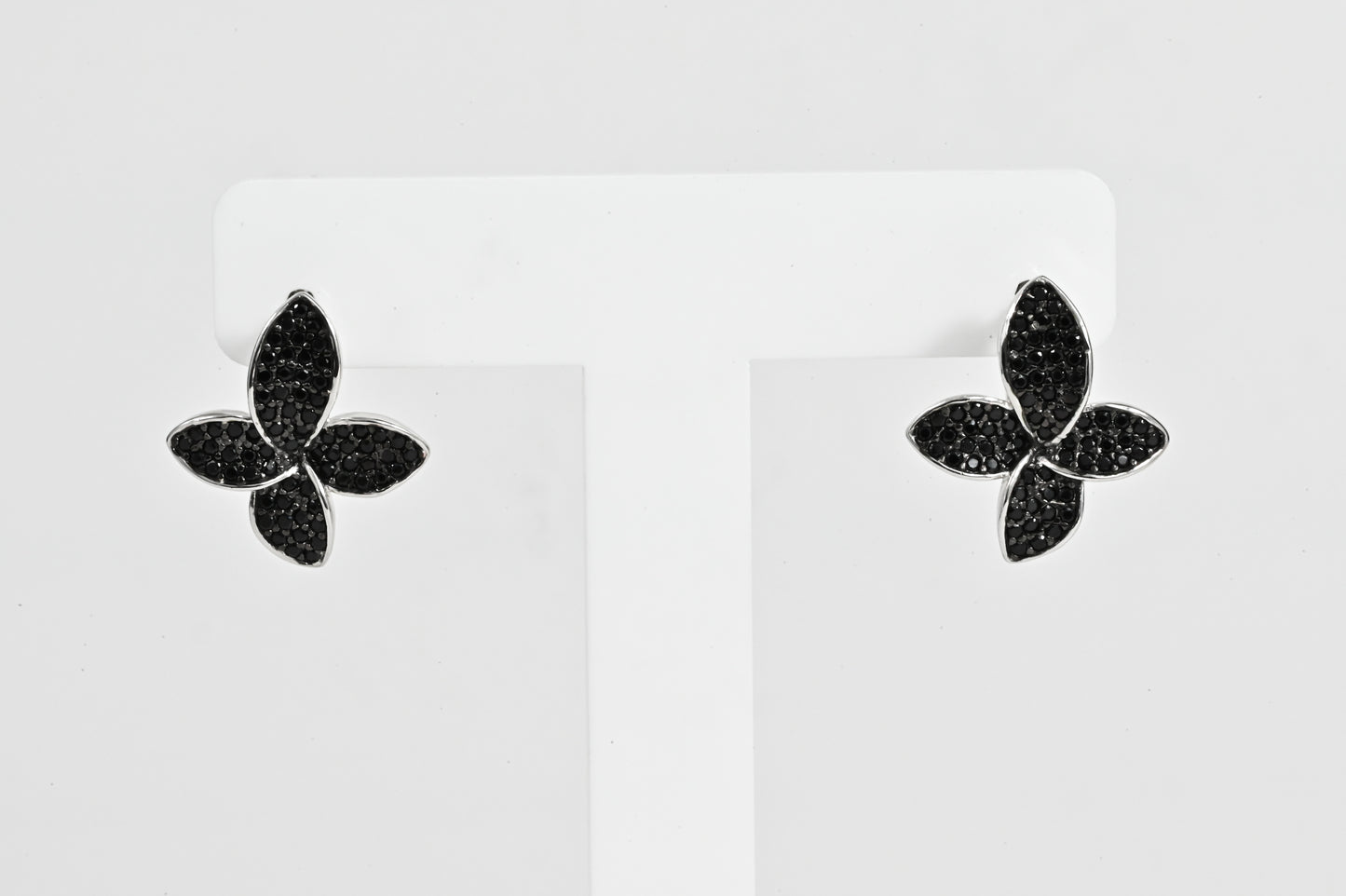 Set Black Flowers (Ring,Earrings,Pendant)