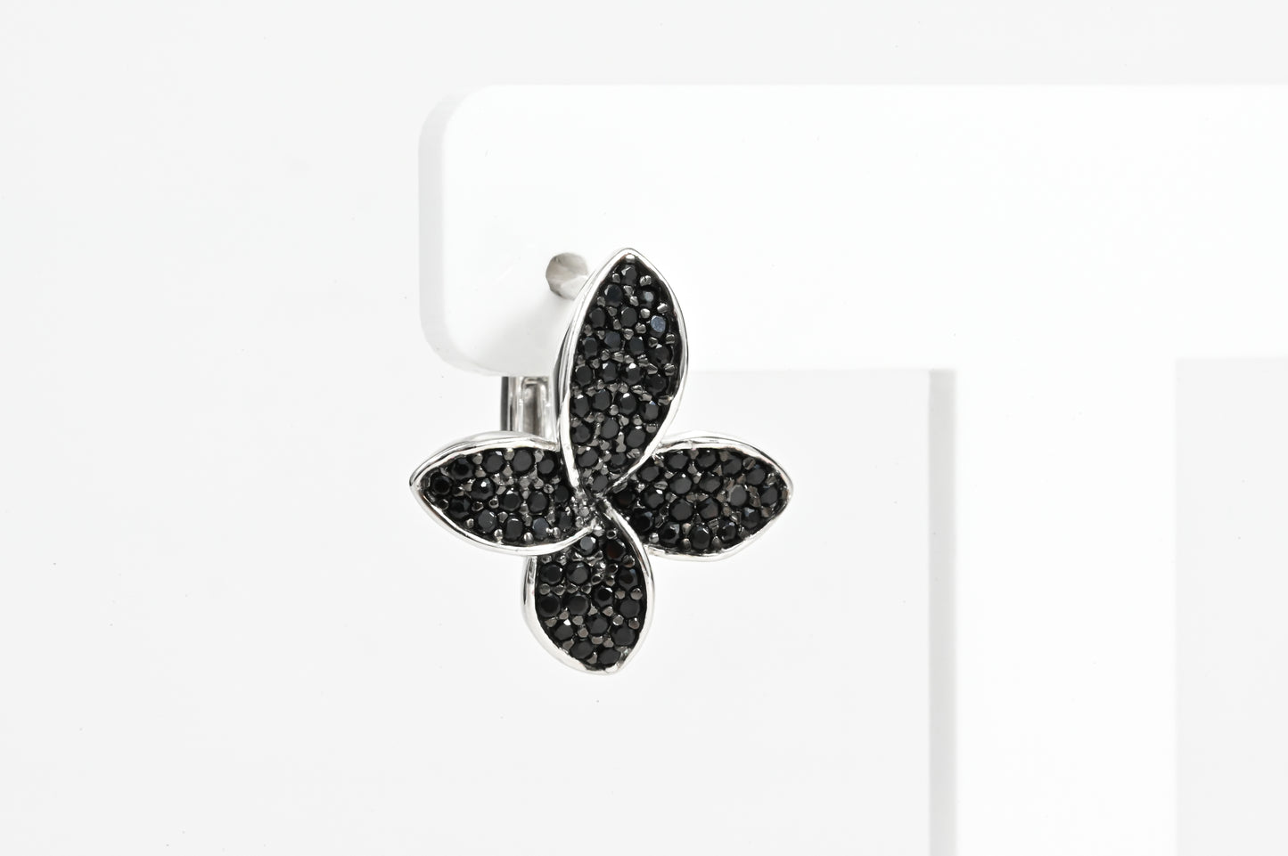 Set Black Flowers (Ring,Earrings,Pendant)