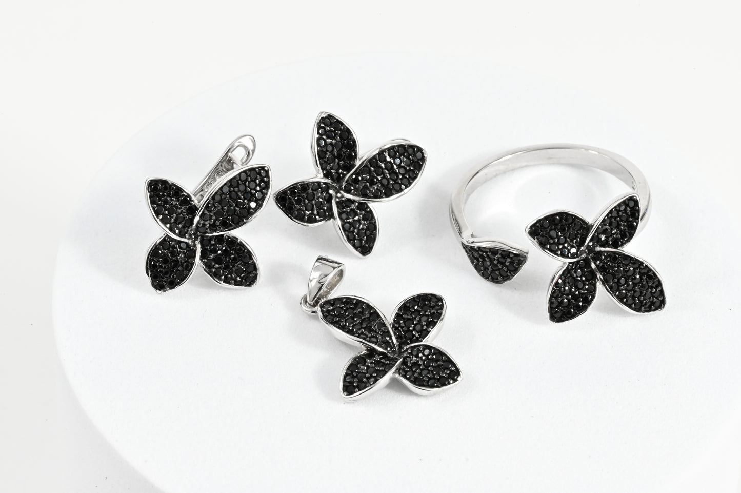 Set Black Flowers (Ring,Earrings,Pendant)