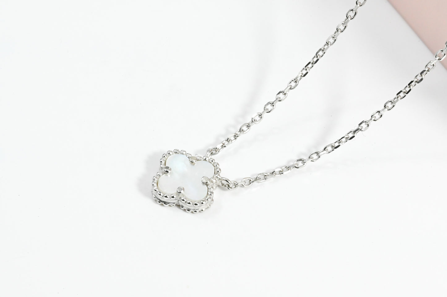 Necklace Mother of Pearl clover