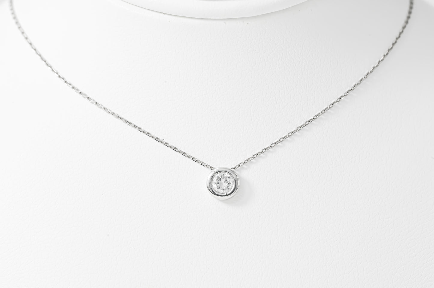 Circular Minimalistic Cubic Zirconia Pendant Necklace