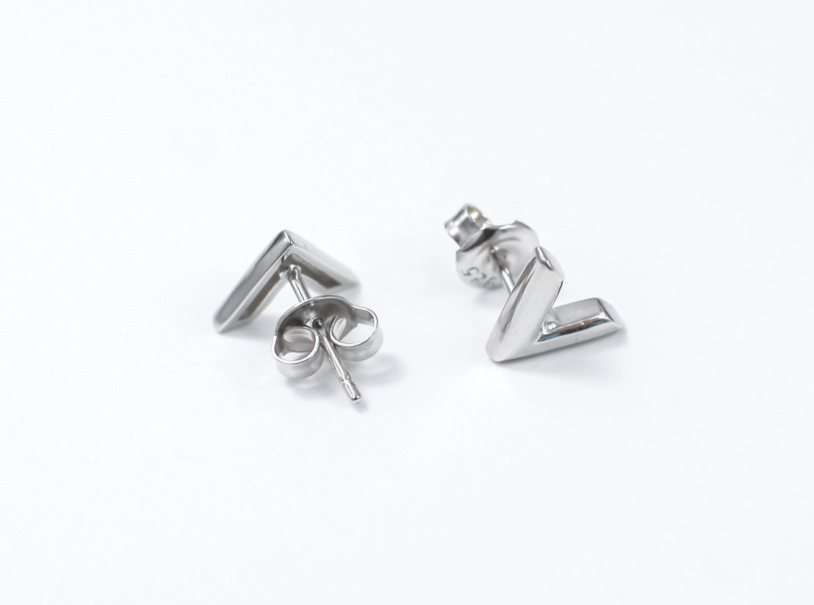 Stud earrings "V"