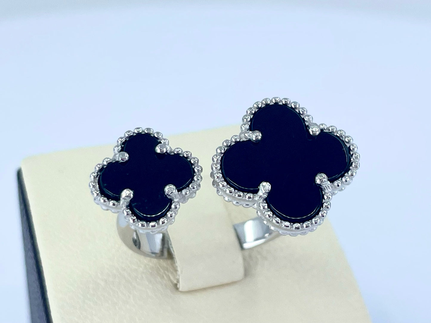 Onyx/Onyx & Pearl Double Clover Ring