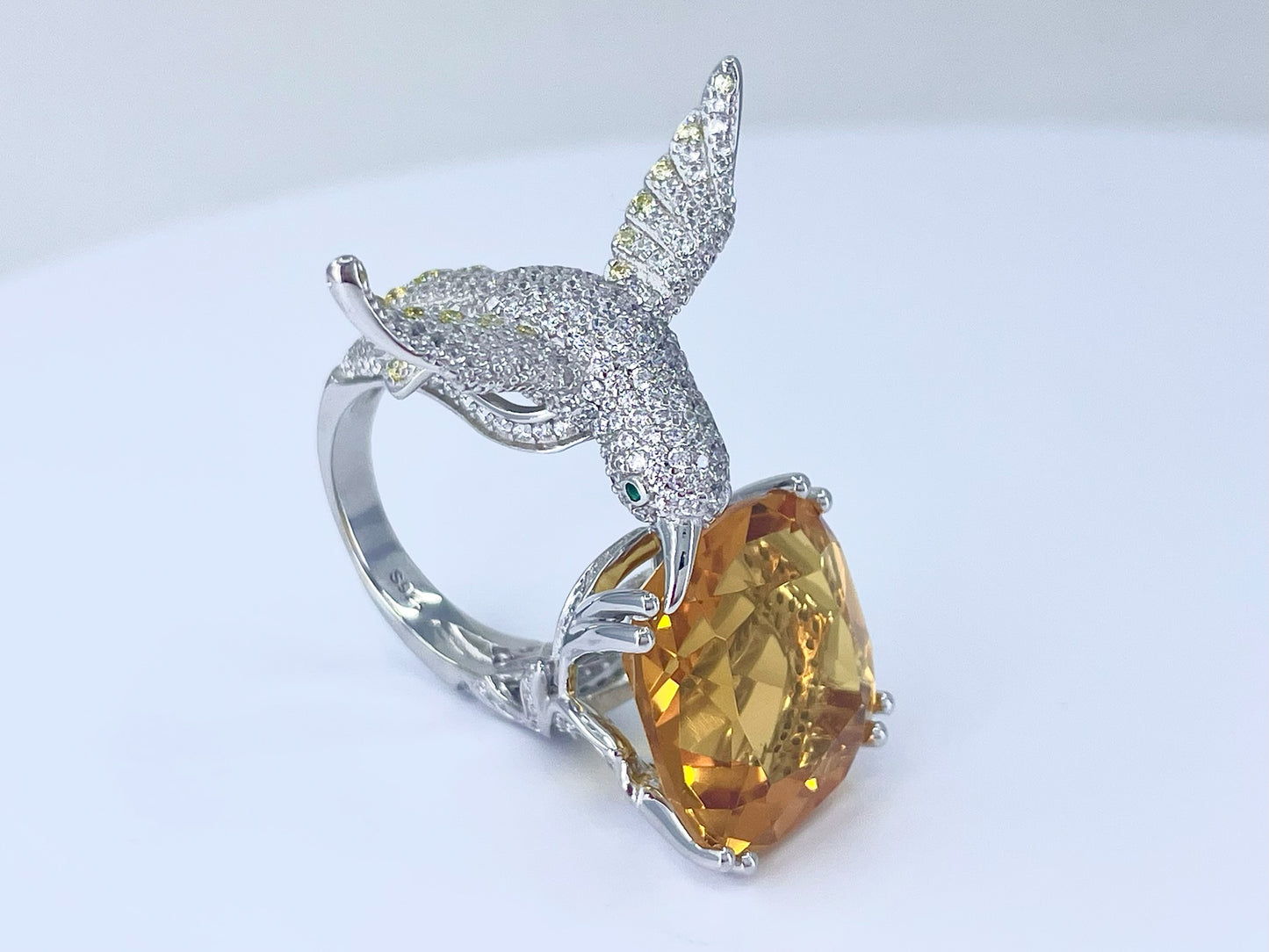 Yellow/Blue Bird Drinking From a Pond Chunky Ring