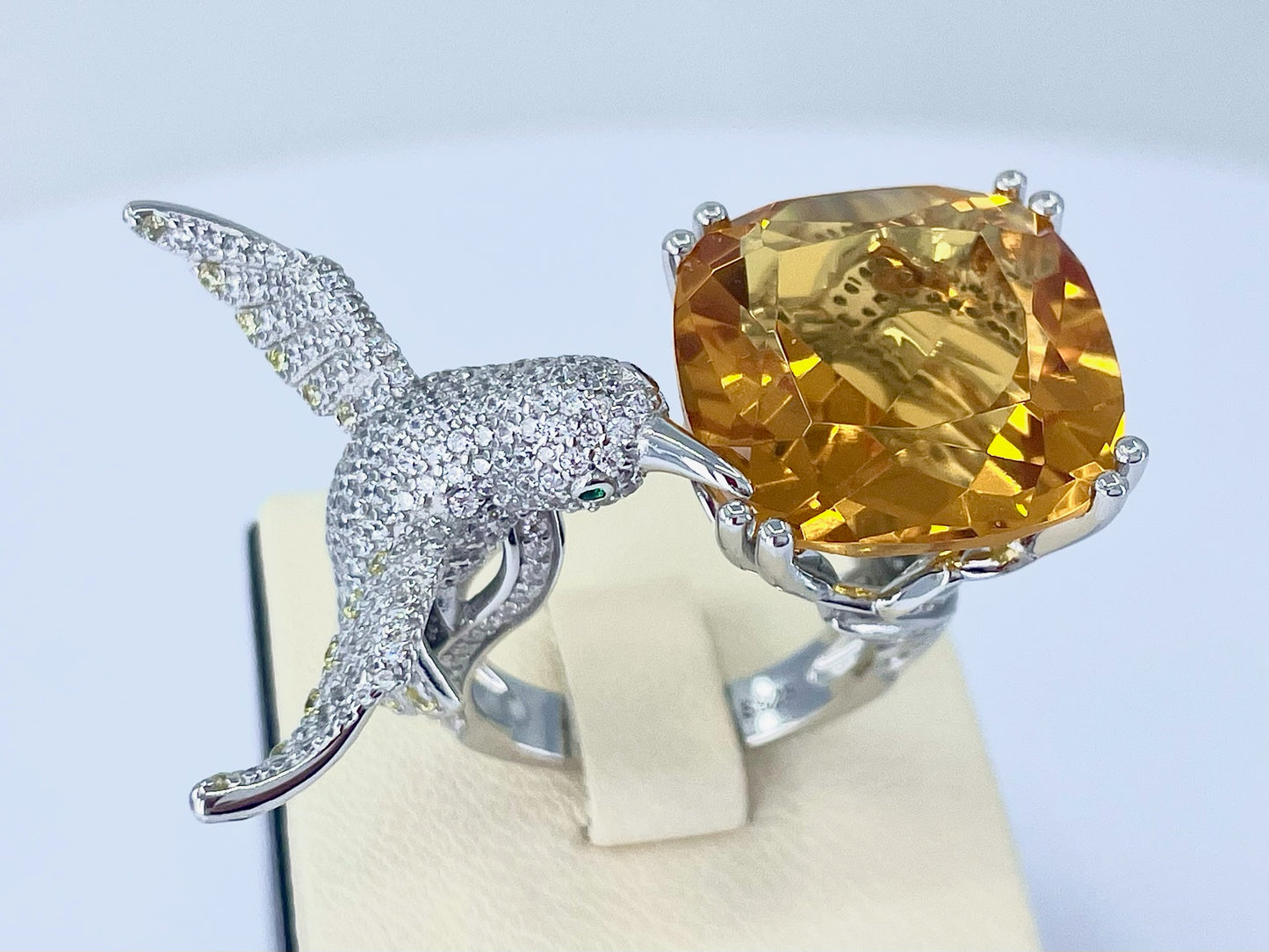 Yellow/Blue Bird Drinking From a Pond Chunky Ring