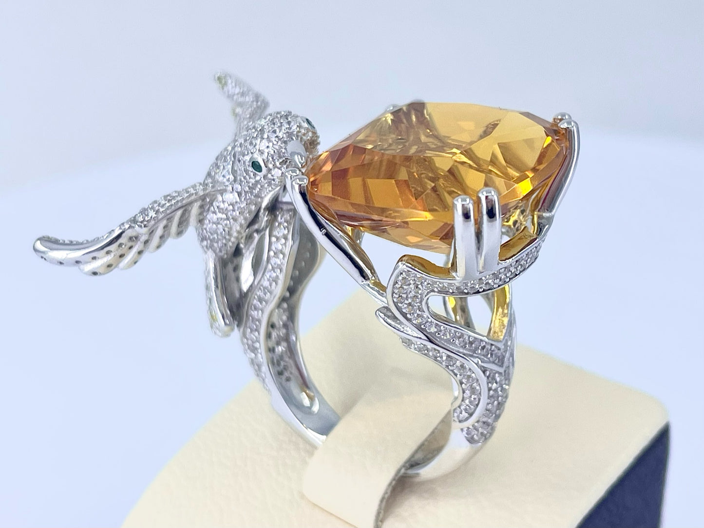 Yellow/Blue Bird Drinking From a Pond Chunky Ring