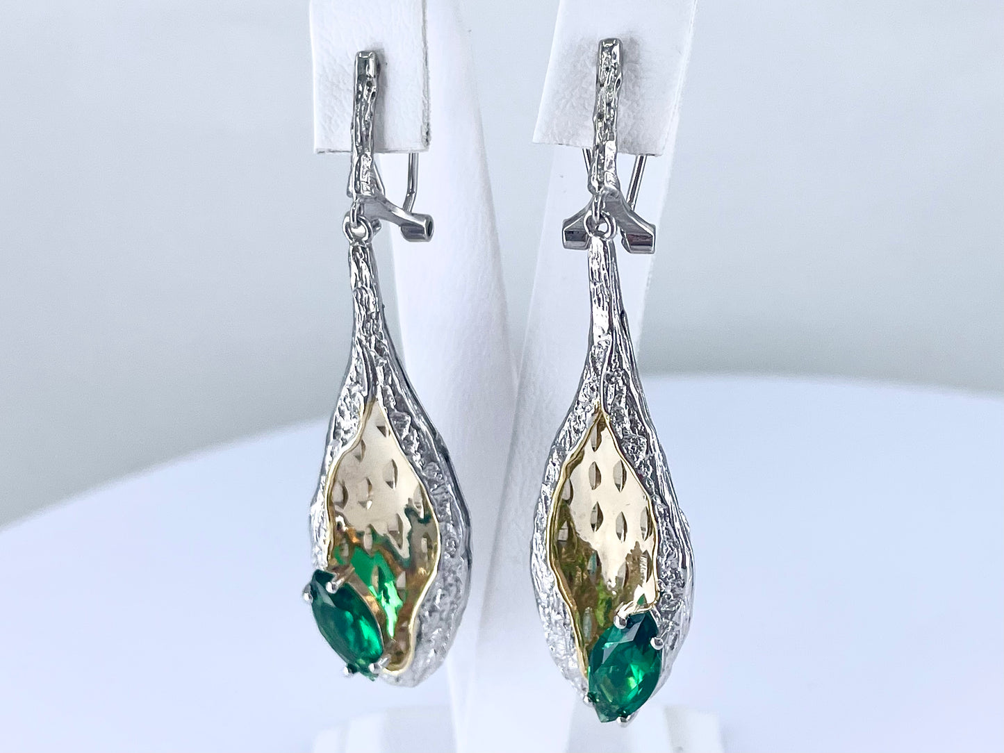 Unique Drop Style Emerald Jewelry Set