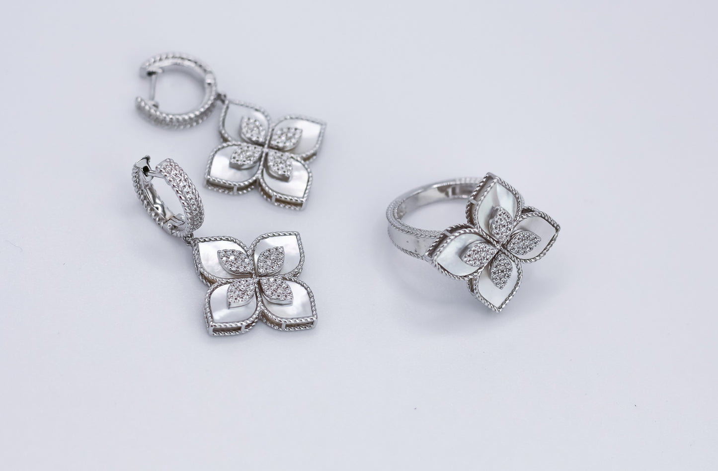 Set of jewelry White Flowers