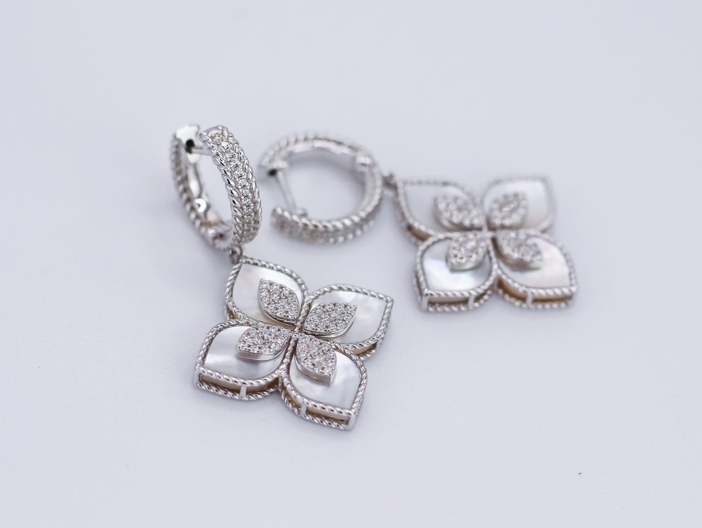 Set of jewelry White Flowers