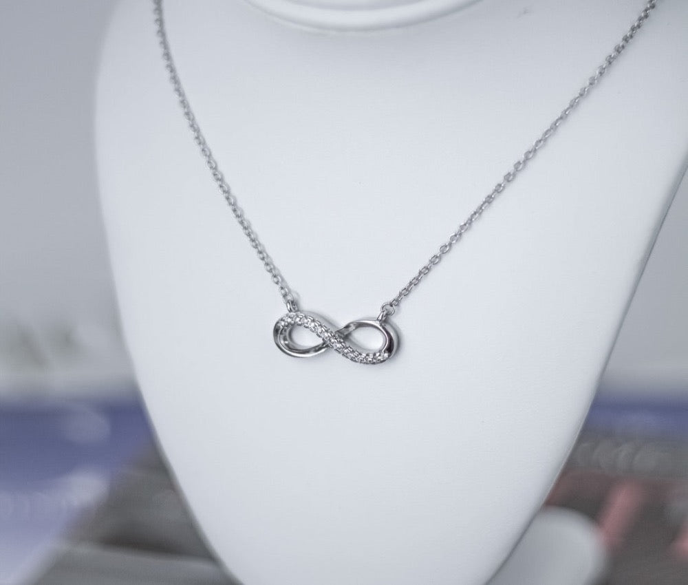 Infinity Pendant Simple Chain Necklace